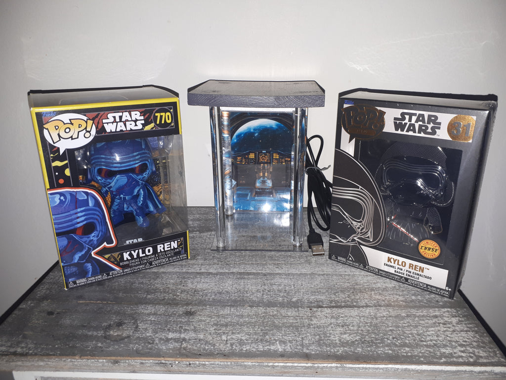 Lot Star Wars Kylo Ren : Funko Pop #770 + Pop! Pin #31 Chase + Lightbox LED